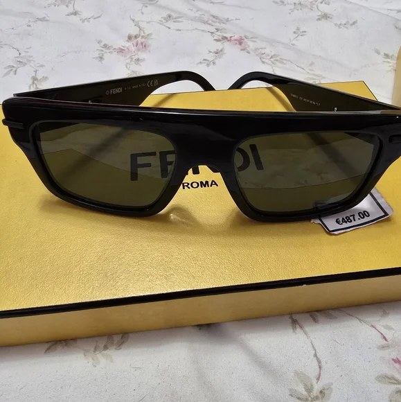 FENDI Fendigraphy Geometric Sunglasses Unisex - Picture 9 of 15